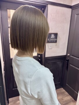 リルア 博多(LIRUA) 切りっぱなしボブのミルクティーベージュ