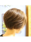 小顔ハイライト丸みショート