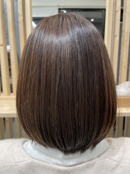 髪質・クセは十人十色。日本女性の髪の為に生まれた上質な薬剤<Aujua>で悩みに合わせてオーダーメイドケア