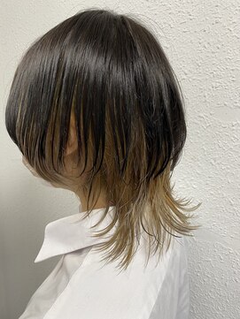 ジェナ(Jena) ブラック×ゴールドベージュ　メリハリウルフ