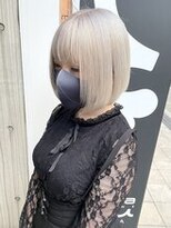 ディア(.eer)&nbsp;ホワイトミルクティーアッシュ×前下がりボブ☆小顔カット