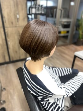 ヴィフ 大船(VIF) ショートヘアショートボブカット白髪ぼかし脱白髪染め