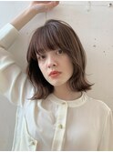 大人レイヤーボブくびれヘアやわらかグレージュカラー