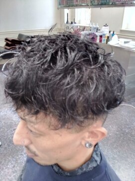 ホワイトハウスドゥエ(WHITE HOUSE II) スパイラルパーマ