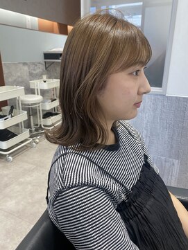 アトリエ(Atelier) ウェーブ巻きの外ハネロブ