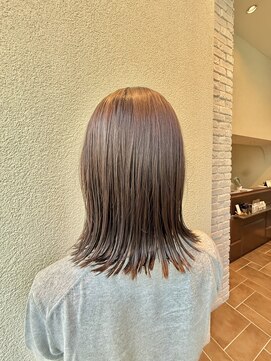 エルサフィロ ヨドヤバシ(el zafiro yodoyabashi) 【el zafiro yodoyabashi】グレージュ外ハネスタイル