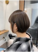 ショートボブ+柔らかベージュ