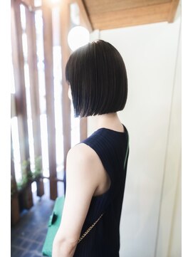 ユートゥイーズ つくば(U too e's) 《Utoo e's つくば美容室 》美シルエットの切りっぱなしミニボブ