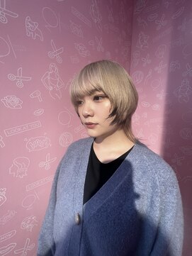 エマ(emma) ブロンドとブラックの裾カラー