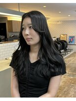 コミレ(COMILE)&nbsp;束間たっぷりレイヤースタイル×ブルーブラック