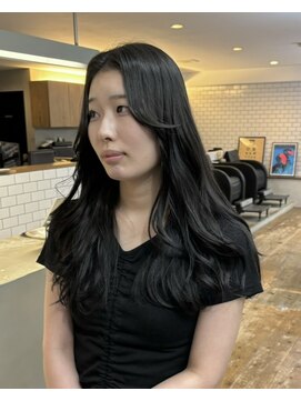 コミレ(COMILE) 束間たっぷりレイヤースタイル×ブルーブラック