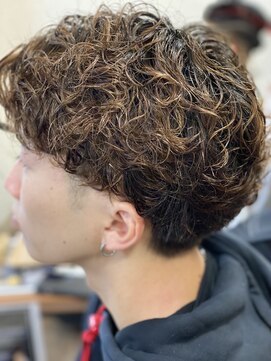 ヘア ナヴォーナ 大浦店(hair NAVONA) センターパート、ツイスパ