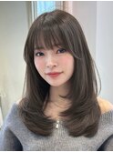 顔周りレイヤーカットくびれヘアミルクティーベージュカラー