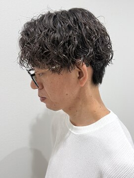 ヒュイル バイ ニアウ(Hwyl by Niau) メンズマッシュパーマニュアンスパーマスパイラルパーマ刈り上げ