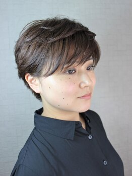 アミティエ(amitie')の写真/顔周りの似合わせはもちろん、骨格や髪質を見極めたカットで、どこから見て美しいシルエットのショートに。