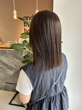 アンバイヘアー 蘇我店(and by hair) シルバーベージュ×ぱつラインレイヤースタイル