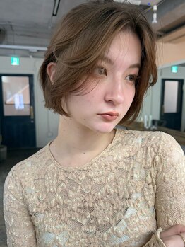 ソイ 下北沢(soi)の写真/少し遊びゴコロのあるデザインもフィットさせる。全体のバランス感こそ繊細なカットにあり