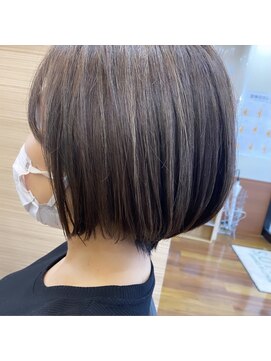 アローズソワン(HELLO'S SOIN) ハイライトで作る柔らかボブ