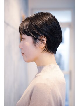 リュニック(Ryunic) 襟足がポイントの女性らしいショートヘア