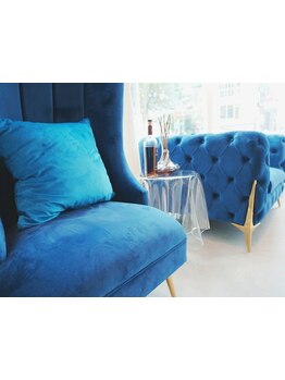 今までのサロンとは違ったラグジュアリーな空間♪一つ一つの家具や壁などにこだわり『非日常世界』へ…☆