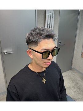ダムディートウキョウ 心斎橋店(DAMDEE TOKYO) フェードカット ハイトーンカラー