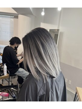 ピヨン 心斎橋(piLLon) バレイヤージュ☆ホワイトシルバー