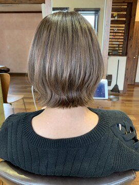 アンプリフィア(amplifier) レイヤーボブ×ミルクティーカラー