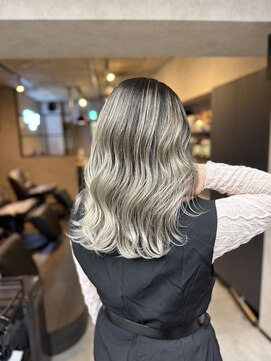 サニー 渋谷(SUNNY) バレイヤージュ、ハイライト、レイヤーロング、グレーベージュ