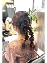 コティ(Kotii)&nbsp;結婚式お呼ばれに♪ツイン編みおろしアレンジ