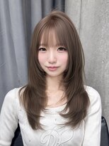 エヌアイ オモテサンドウ(ni omotesando)&nbsp;透明感のあるチョコブラウンとワンカールで作れるレイヤーカット