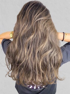 ディーバ 錦糸町(D.I.E.V.A) 20代30代40代欧米風グラデーションベージュ艶髪レイヤーカット