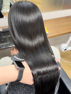 シカ 神戸三宮元町店(Cica) 神戸 三ノ宮 元町 トアロード 髪質改善 透明感カラー