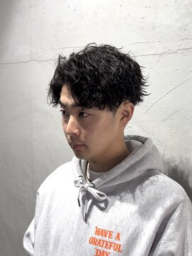 ガオプロデュースバイレボ(gao produced by revo) 【曽我尾真生】波巻きパーマ/メンズパーマ/センターパート