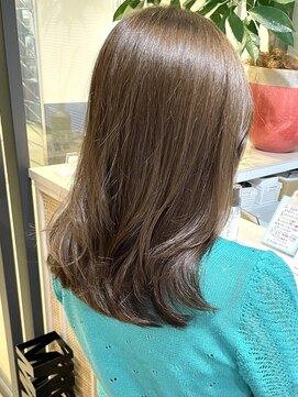 トリコ ショップアンドヘアサロン(tricot shop hair salon) low layer  ブリーチなし オリーブベージュ