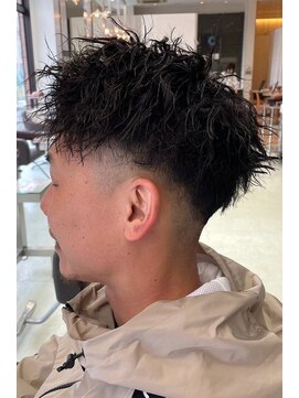 ランズ(LANDS) ツイストスパイラルパーマメンズカット【韓国ヘア 大阪 梅田】