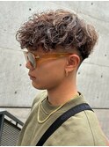 ブラウンメッシュスペインパーマ/メンズ/刈り上げ/眉毛/ツイスト