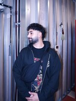 メリケンバーバーショップ トーキョー(MERICAN BARBERSHOP TYO)&nbsp;BURGブルーブラックフェザーパーマ刈り上げセンターパート