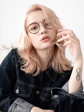 ビバラヘアー(VIVA LA HAIR) ハイトーン　ブリーチ ベージュ 顔周りレイヤー 前髪カット 20代