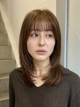 クロト(Clotho) ◎内巻きだけで簡単◎レイヤーミディアム×ベージュカラー