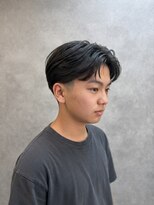 リオルソ(Re/ortho)&nbsp;襟足をすっきりと刈り上げた清潔感のあるメンズセンターパート