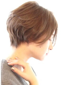 レウナ 外苑前(Reuna) 30代40代に人気シルエットが綺麗に見えるショートボブ