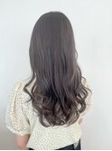 ロングヘアのアッシュグレージュ
