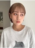 切りっぱなしボブダブルカラーミルクティーベージュワイドバング