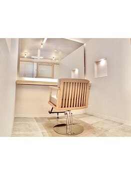 上質なプライベート空間で周りを気にせず寛げる個室サロン！髪質改善トリートメントや縮毛矯正で美髪に◎