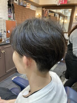 ルピナス 中田(Lupinus) 毛流れセンターパート刈り上げスタイル