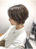 レイヤーショートボブ×アッシュベージュカラー