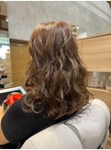 ラフなのに上品。大人の柔らかウェーブ。
