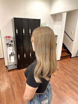 スリーバイザサロン(THREE by the salon) ミルクティーベージュ