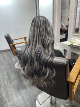 カルフール ロコ 草加西口店(Carrefour LOCO) バレイヤージュ ブリーチ2回以上