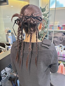 ケンジ 横浜(KENJE) ツインアレンジ/カチモリヘア/タイトヘア/ベロアリボン